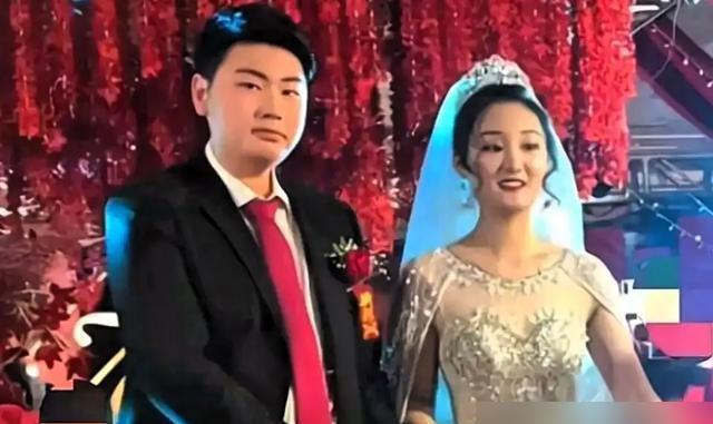 我说句不好听的，现在网上吹的那些“流量为王”，真是瞎扯淡！
你看陈亚楠，当年顶着