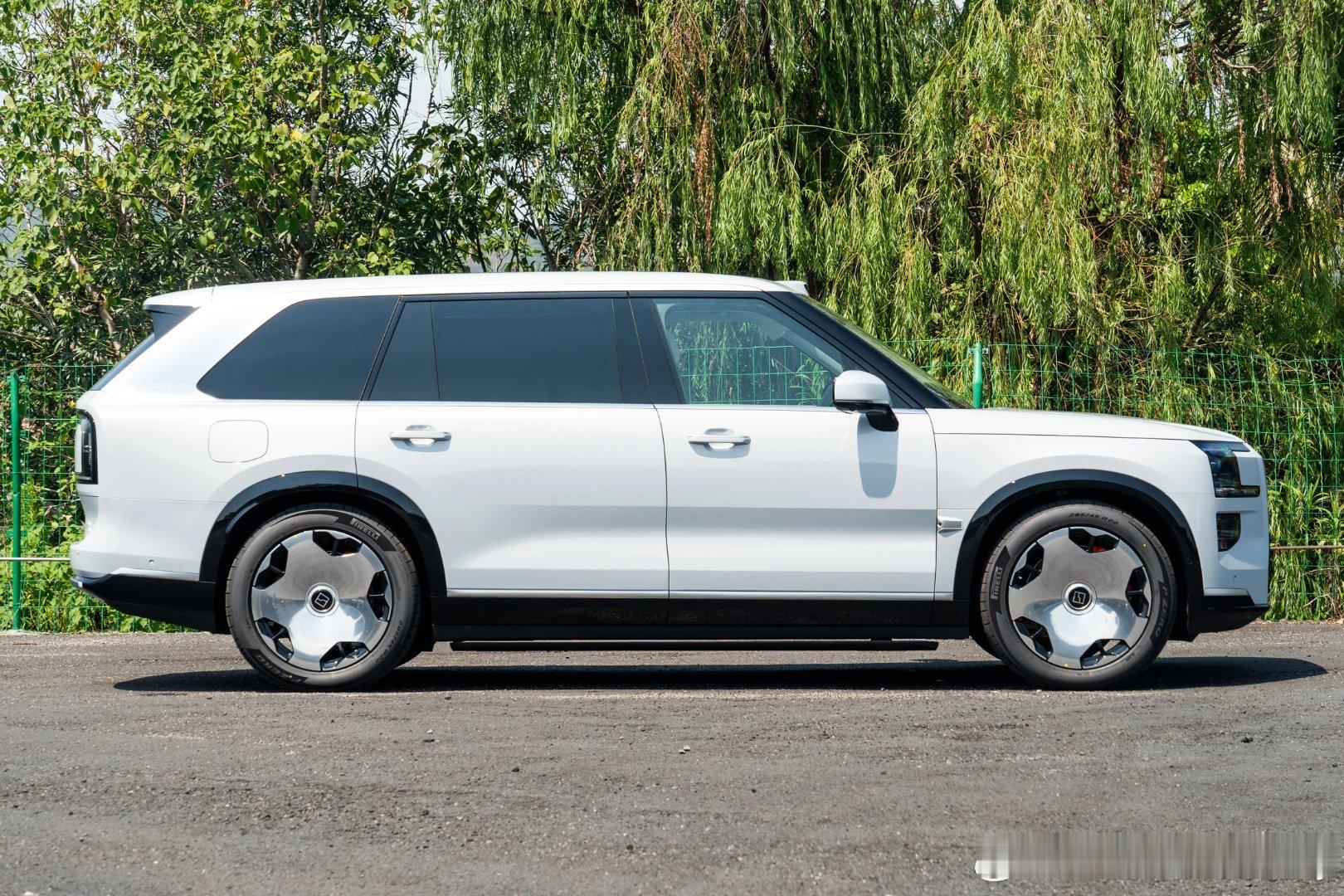 近日，极氪汽车已正式完成了私有化，从纽交所退市，回归到吉利汽车。此举的目的，按照