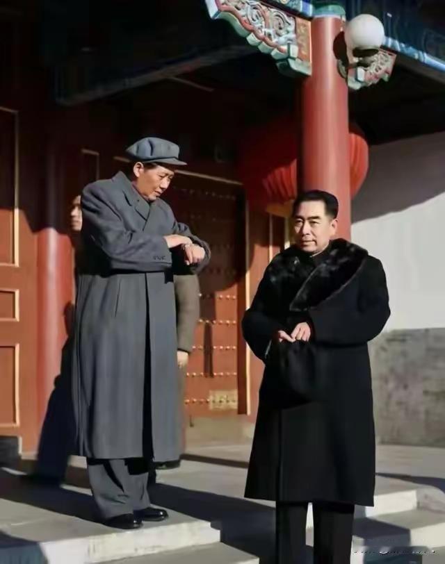 一张冬日旧照，一块旧手表，藏着伟人31年不变的赤诚
 
一张建国初期冬日随拍打动