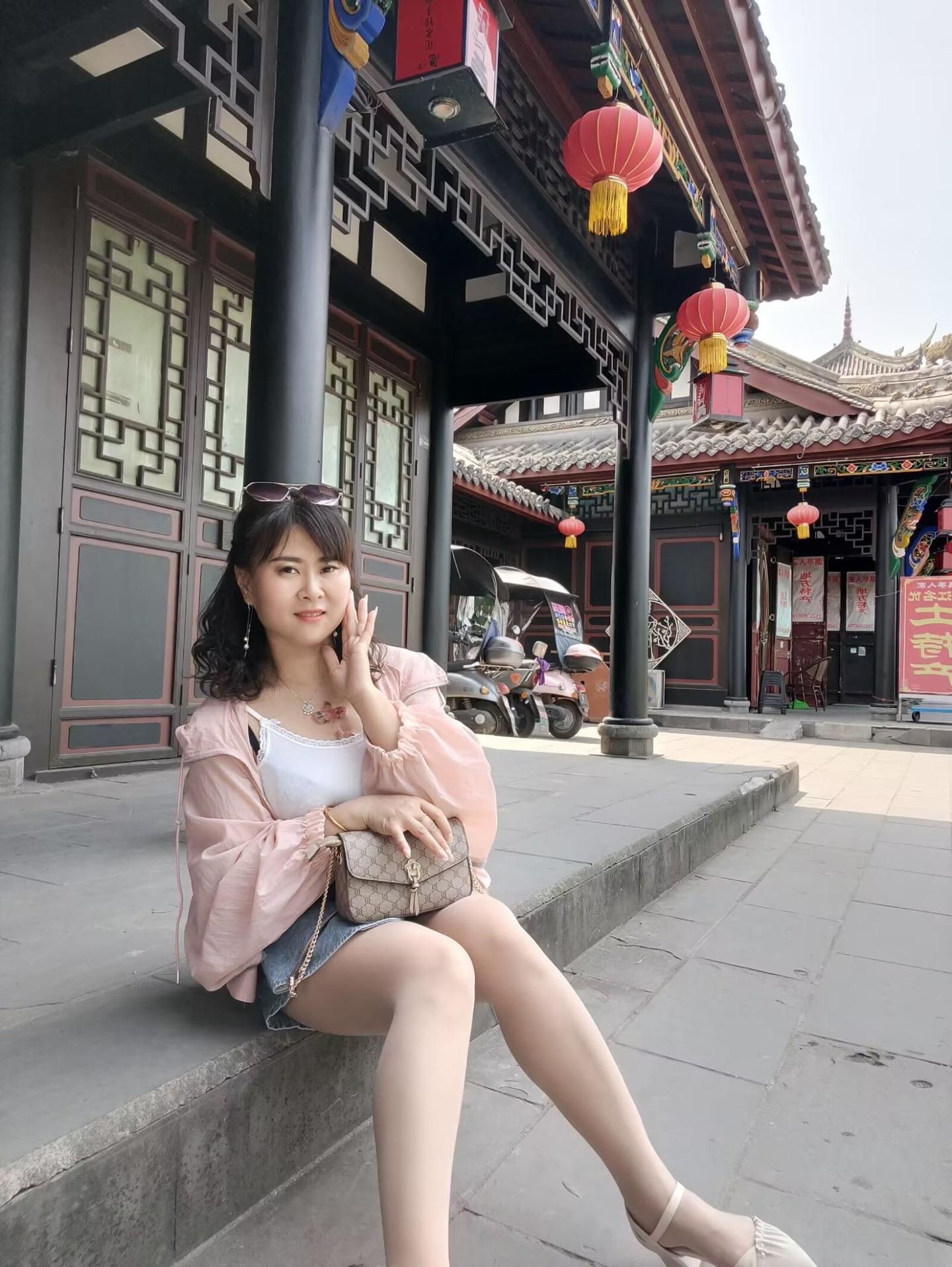 每个人都有心事，苦的时候硬撑，难的时候坚持……