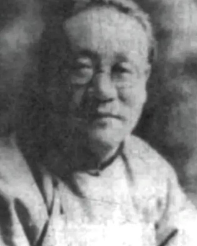 1955 年，十颗糖饺子，藏进几百个普通饺子里，混在一堆战犯的年夜饭中。包饺子的