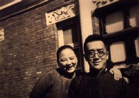 1936年，北大校长蒋梦麟抛弃了老家的原配，执意要娶好友的妻子陶曾谷。他请胡适证