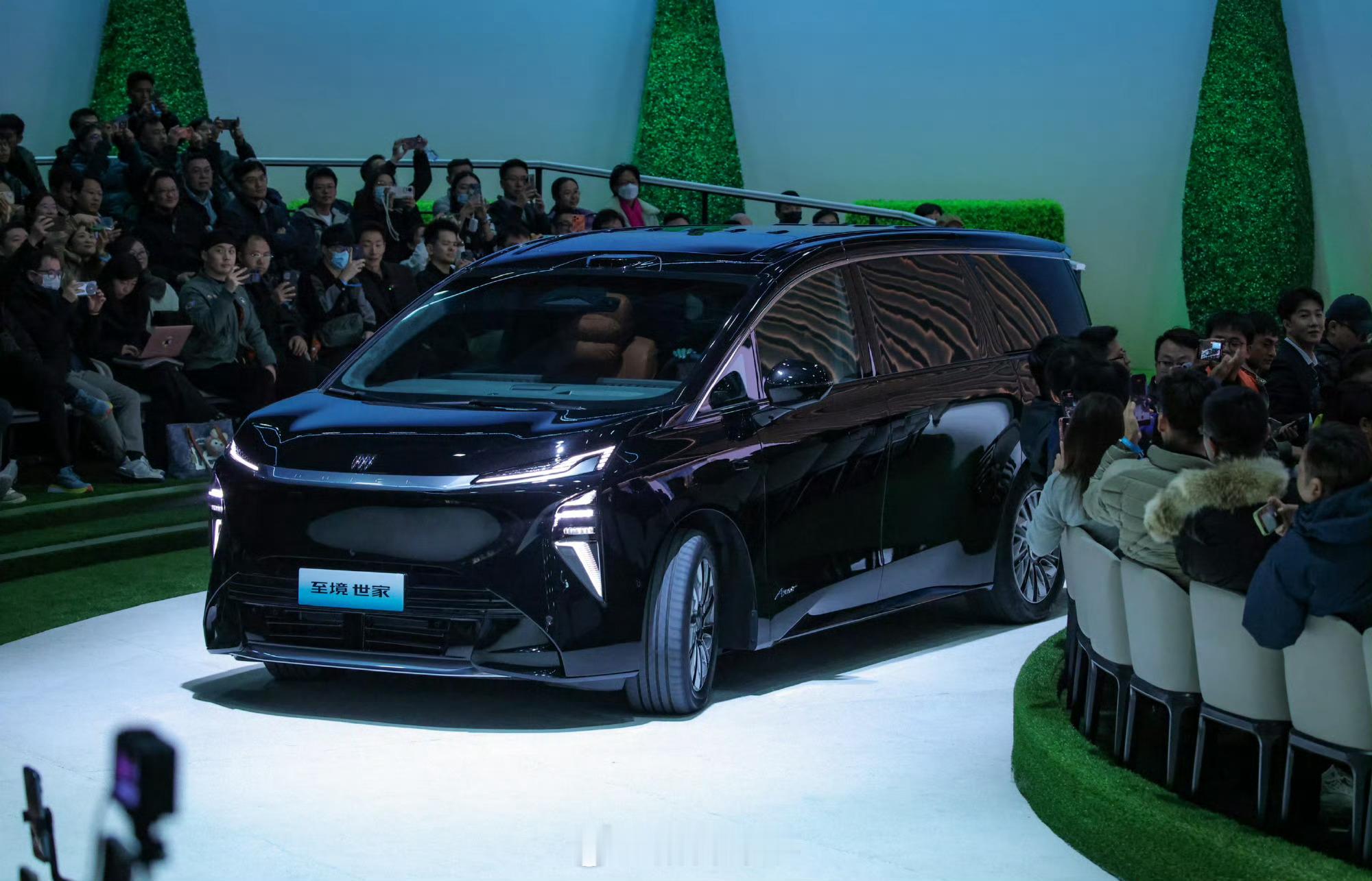 别克至境世家上市，推出尊享和奢享两个版本，价格分别为43.99万元和46.99万