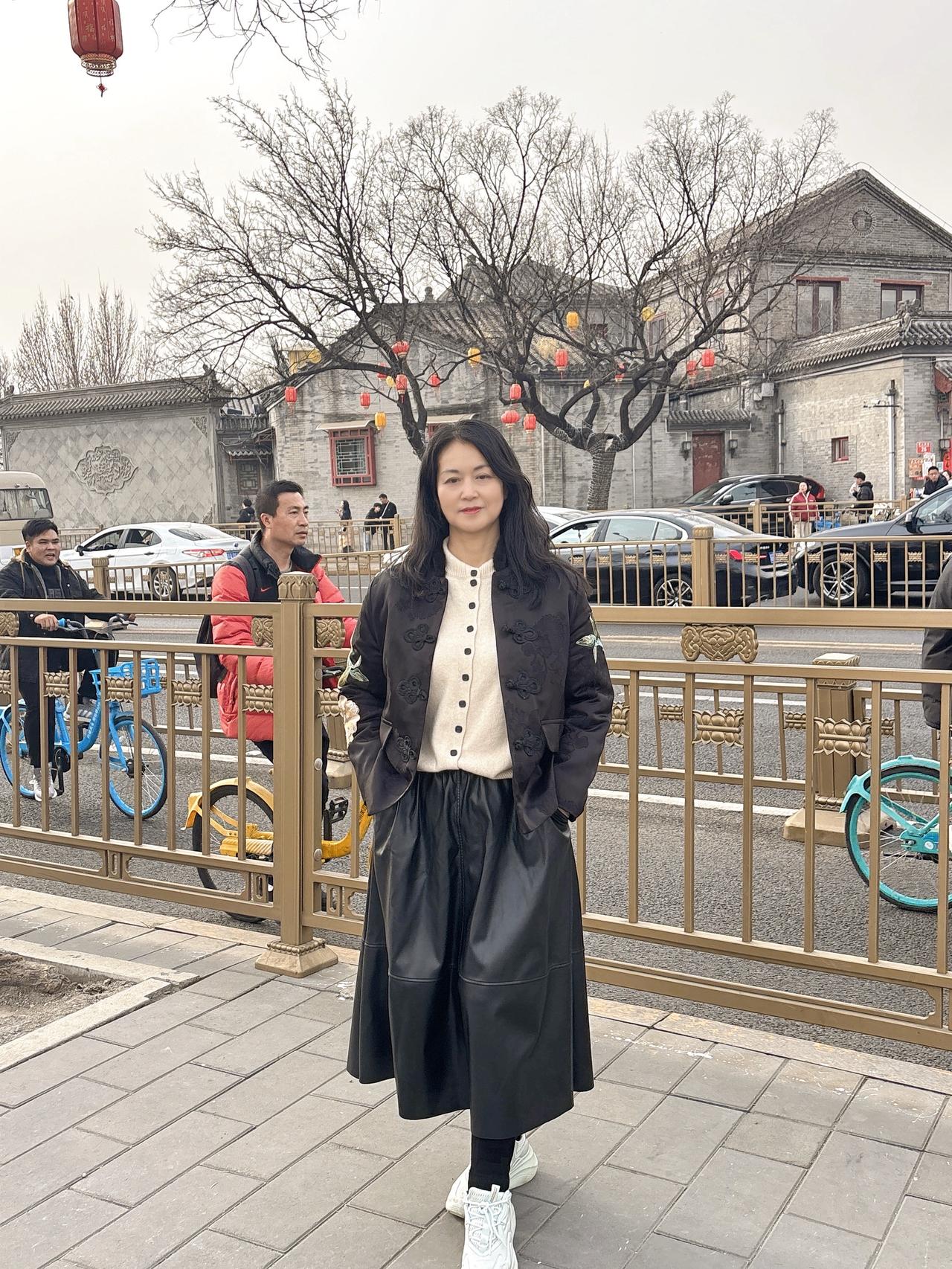 人这一辈子很短，想干什么？真的别再等等着等着就老了，等着等着机会就错过去了。人的