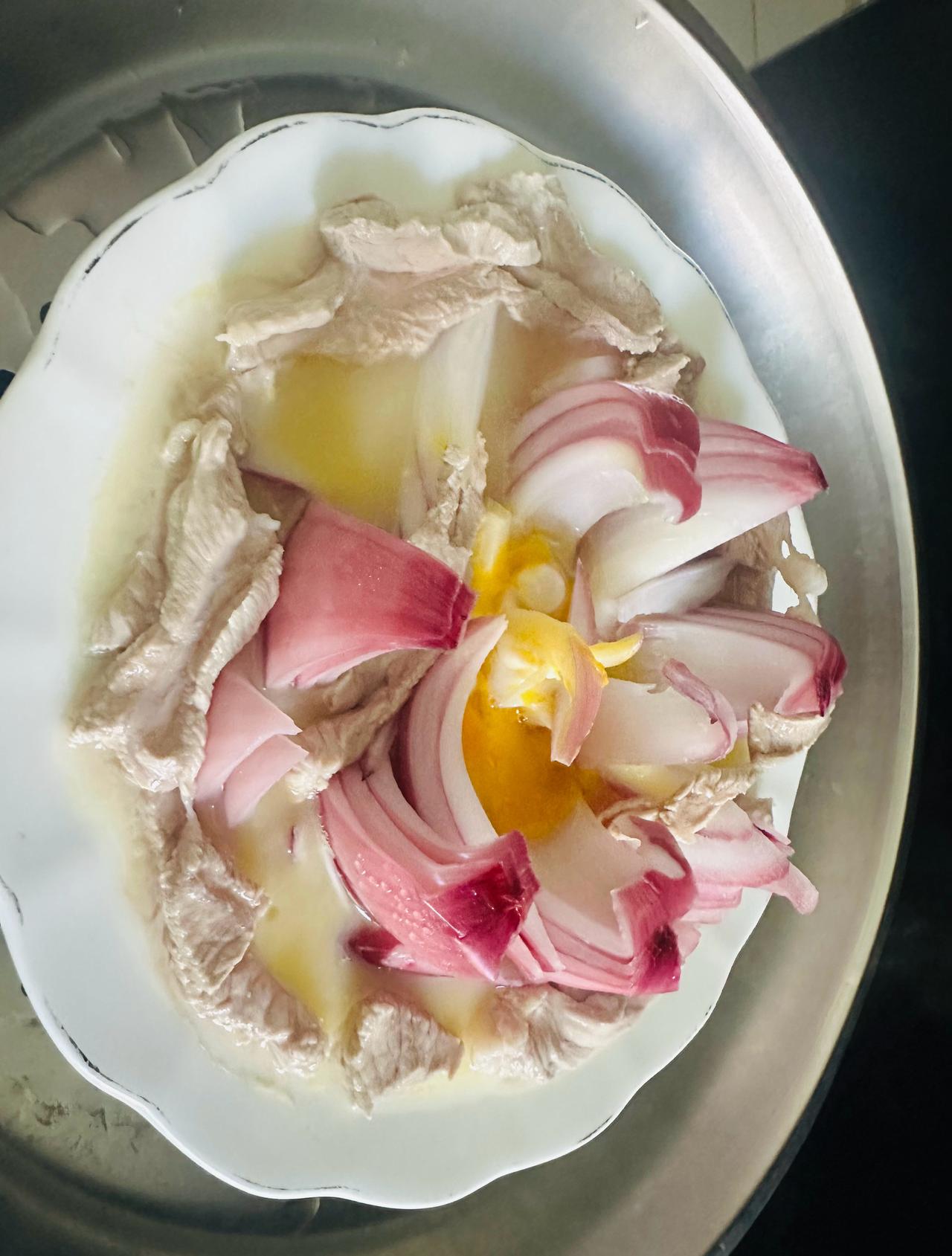 真的被这条新闻刷新认知，一名男子出狱短短两年多，竟先后交往二十多名女性。靠着包装