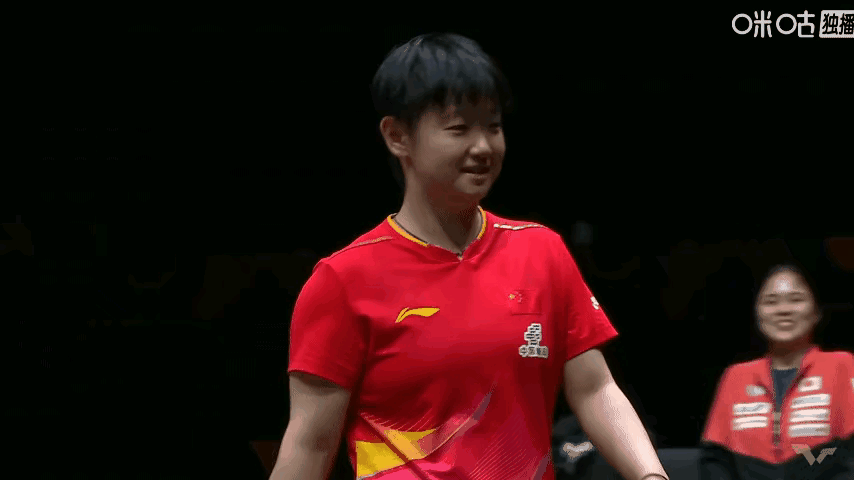 WTT香港总决赛，女单4强决赛，莎莎和长崎美柚的比赛，打的好和谐，第一局长崎还挺