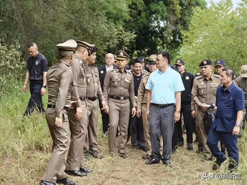 泰国人现在估计后悔把选票投给阿努廷了吧？阿努廷从担任泰国副总理兼内政部长到看守总