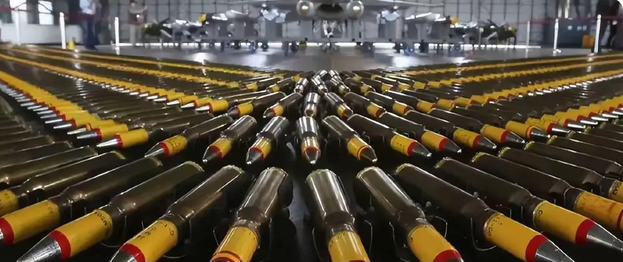 只要美国敢轰炸中国沿海城市，中国军队在清除亚太美军基地的情况下直轰美国本土。以其