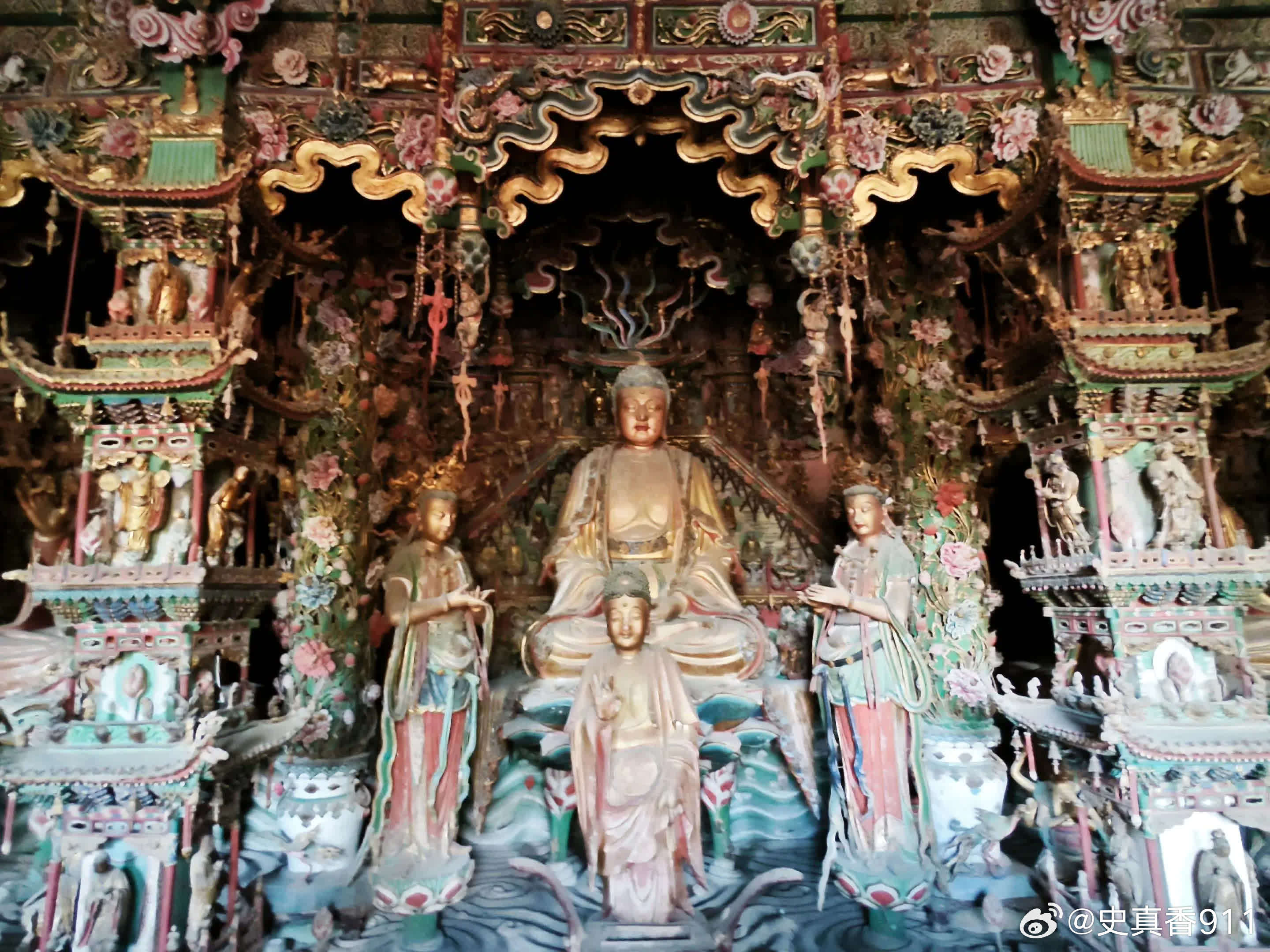 隰县小西天彩塑是明代满堂悬塑的巅峰之作。隰县小西天的明代彩塑是国内罕见的满堂悬塑