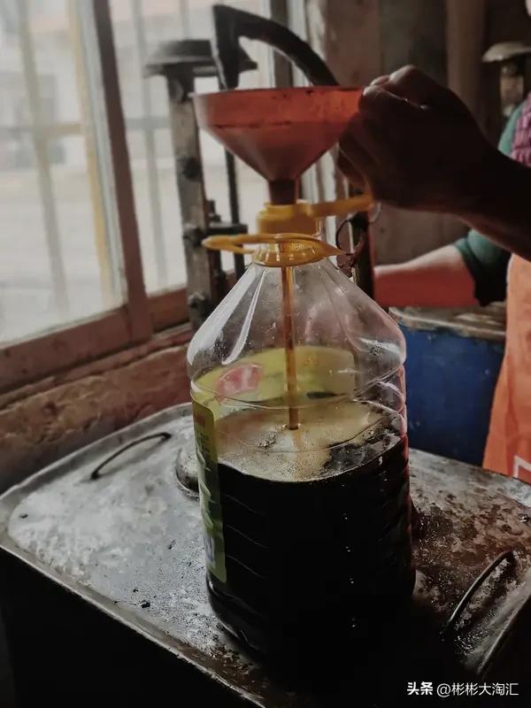 一场失败的婚姻，惨状超乎想象。有网友一场婚姻毁了四口人，生活陷入无尽困境。就像胖