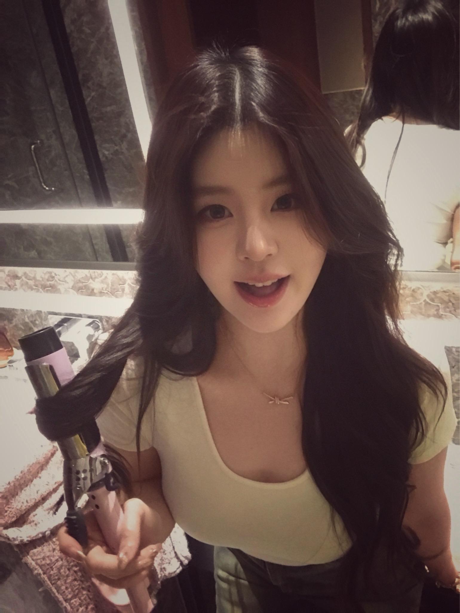 什么叫我跟很多人搞暧昧啊，嘎啦game里就是这样。我单身你也单身，他们...