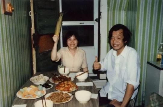 “性学家”李银河和环卫工人交往后，因为觉得男友太丑，比不上初恋而提出分手，后来他