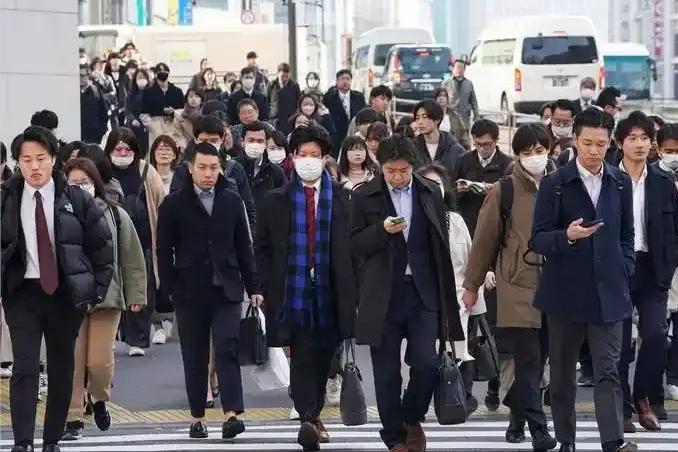 为什么日本一亿多人，用了三十年都无法摆脱经济困局呢？因为真正对日本人下手的，不是