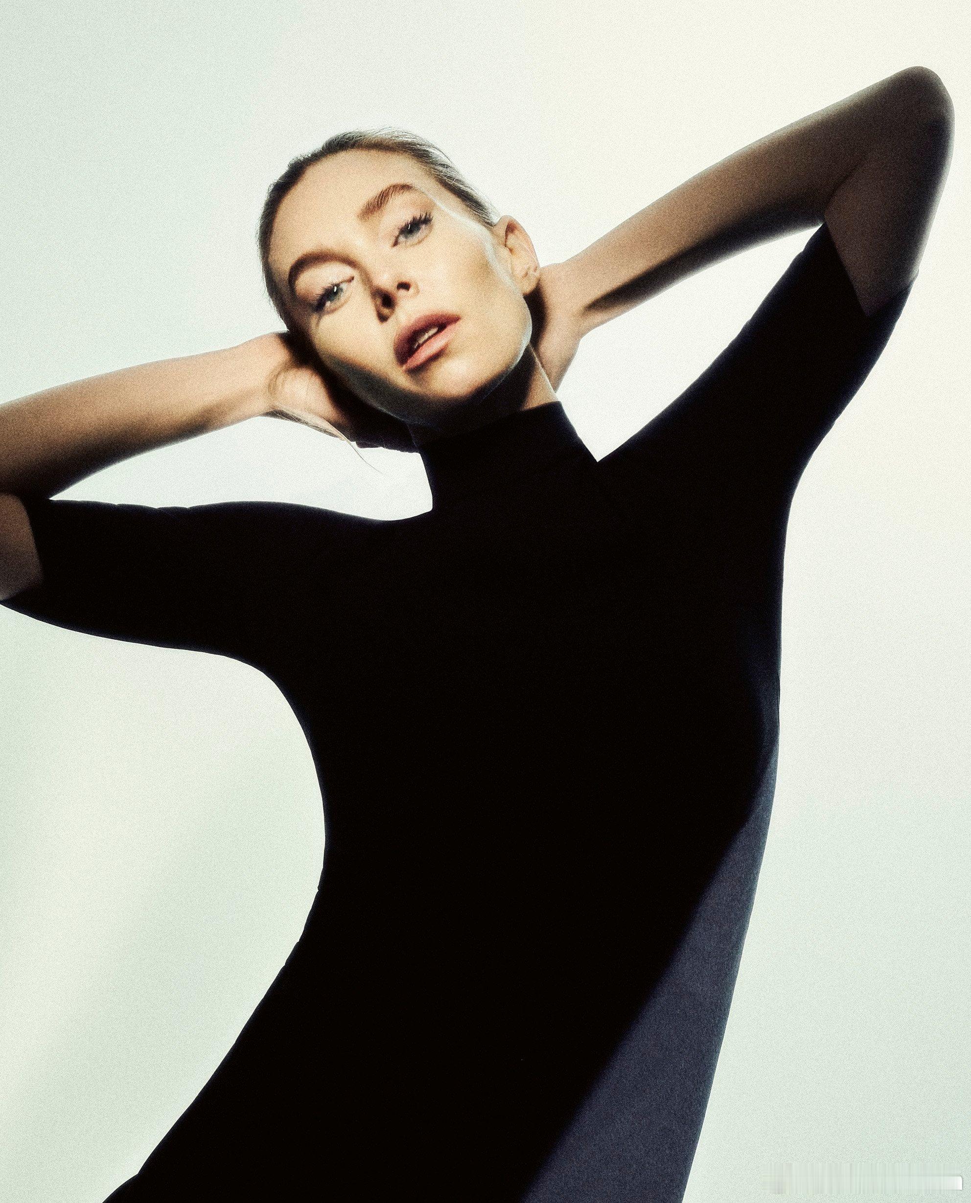 vanessa kirby凡妮莎柯比登上《vogue》杂志捷克/斯洛伐克版202