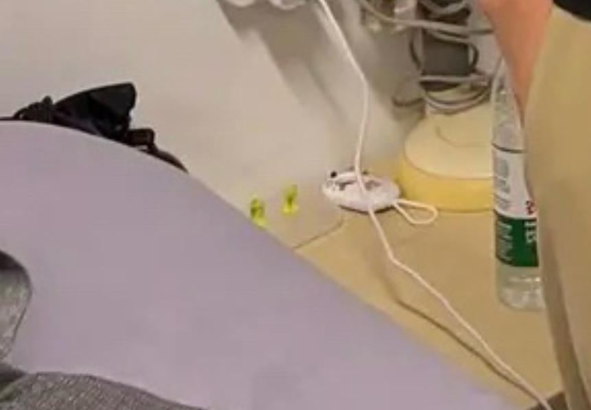 这是耳塞吗 这么立着放也很萌吧 