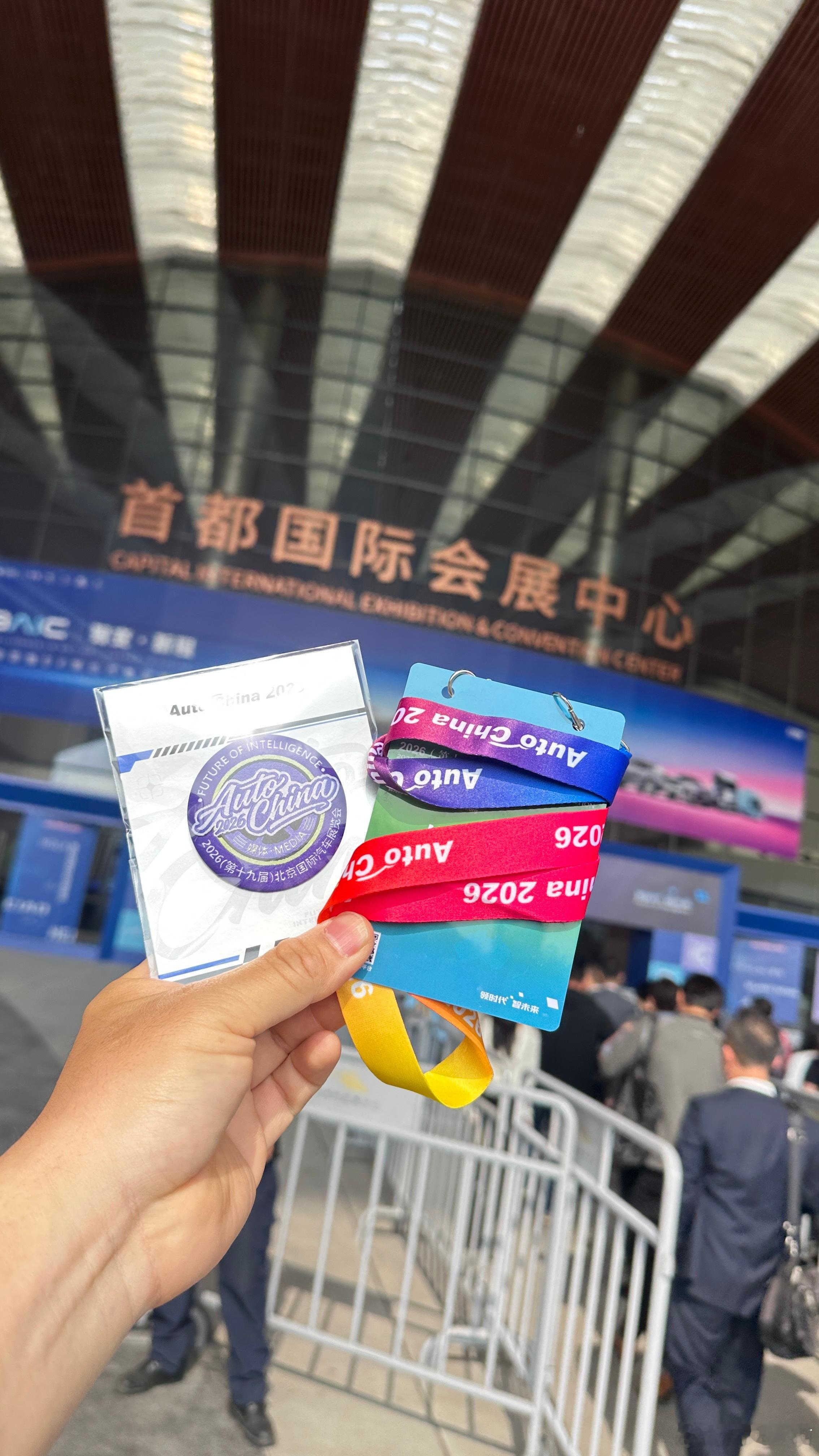 兄弟们，想看什么新车。 