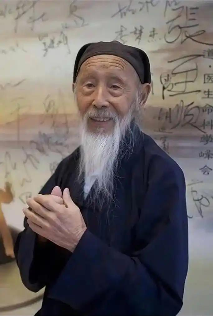 一位老道长说："人生的顺序，不要搞反了：睡觉第一，吃饭第二，运动第三，工作第四。