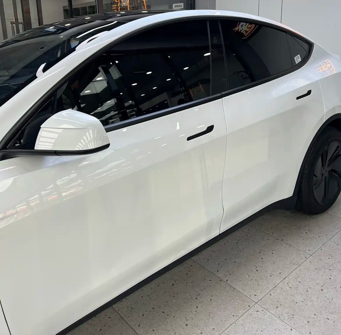 特斯拉Model Y闭眼入的全能纯电SUV，常年霸榜销量真不是吹的，综合实力直接