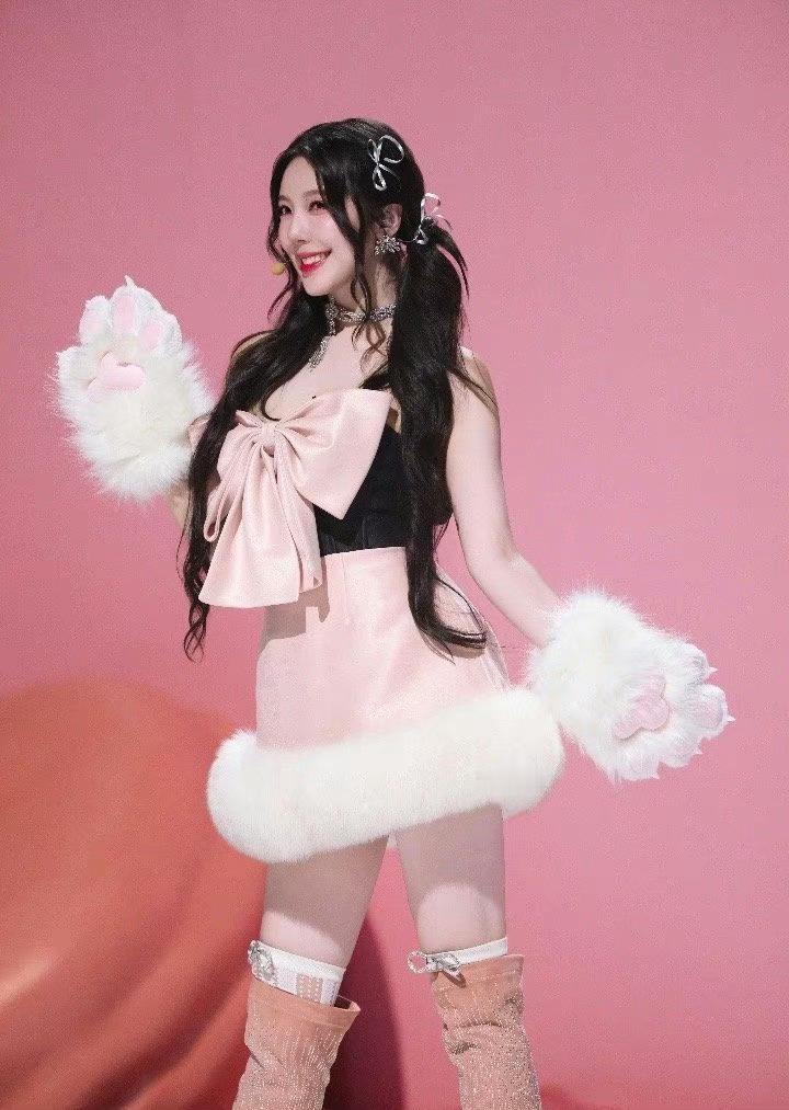 #赵奕欢甜#《有你在》好甜啊啊啊啊！全员甜妹，赵奕欢小猫手套➕超大蝴蝶结，好俏皮