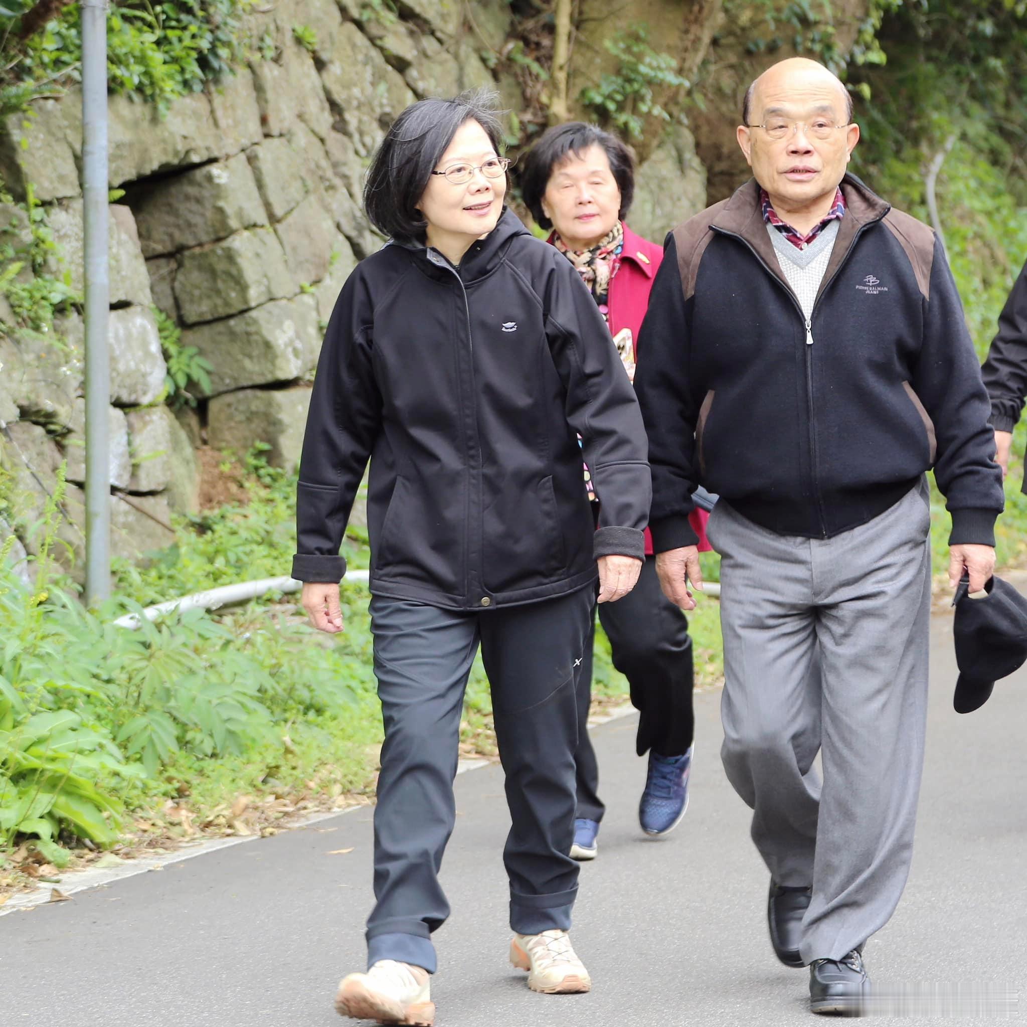 中国台湾省 台独冥禁党的内部互撕！[吃瓜]联合早报引述台媒：蔡英文和苏贞昌结伴爬