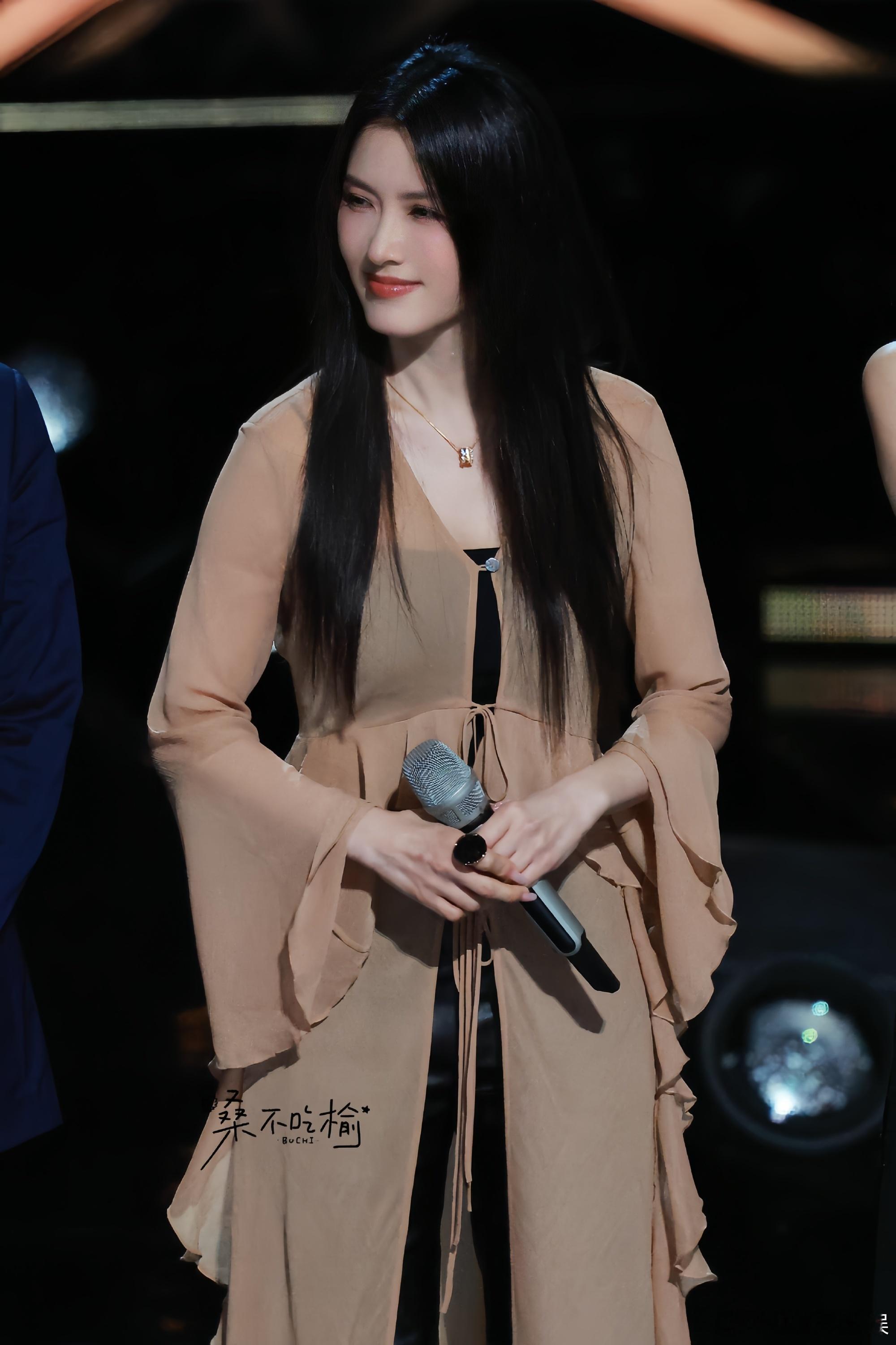徐洁儿网传孙怡徐洁儿双人秀乘风2026 温柔气质完美契合，网传孙怡徐洁儿双人秀，