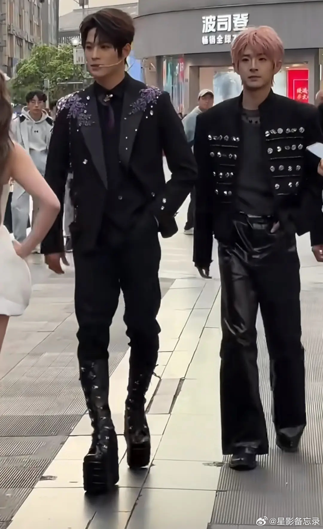 鞋子能把人砸死，真的不重吗？ 