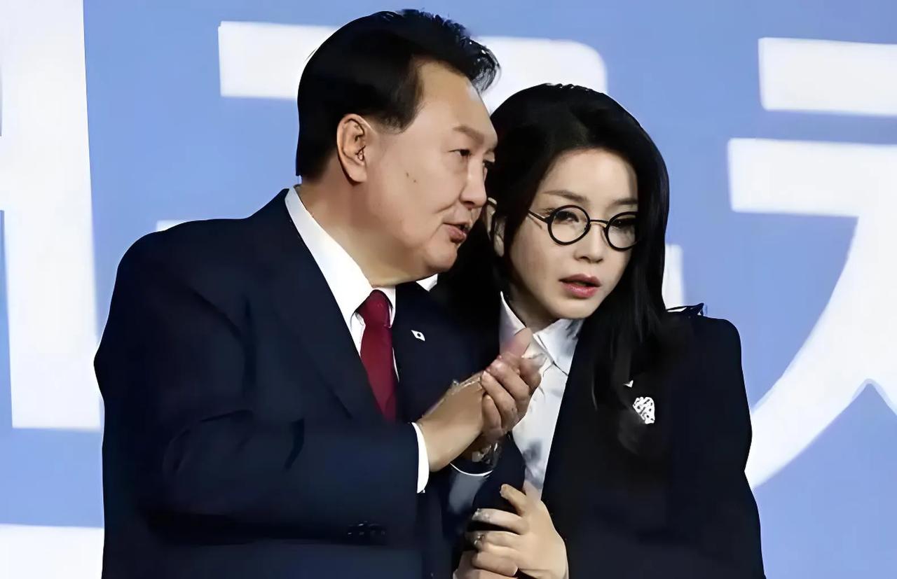 韩国政宪历史上第一位在任总统还是被捕了，估计这也是世界历史上的唯一国家现任总统被