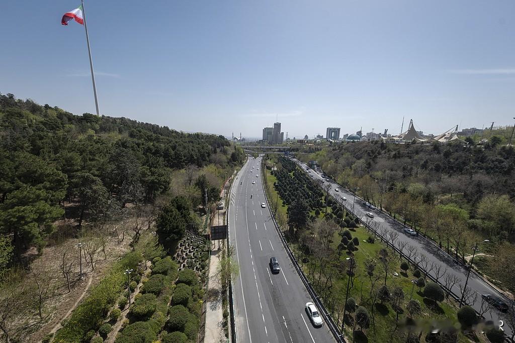 真是让我开了眼了！美国对住在纽约的伊朗联合国代表团，那真是“关照”到家了，限制外