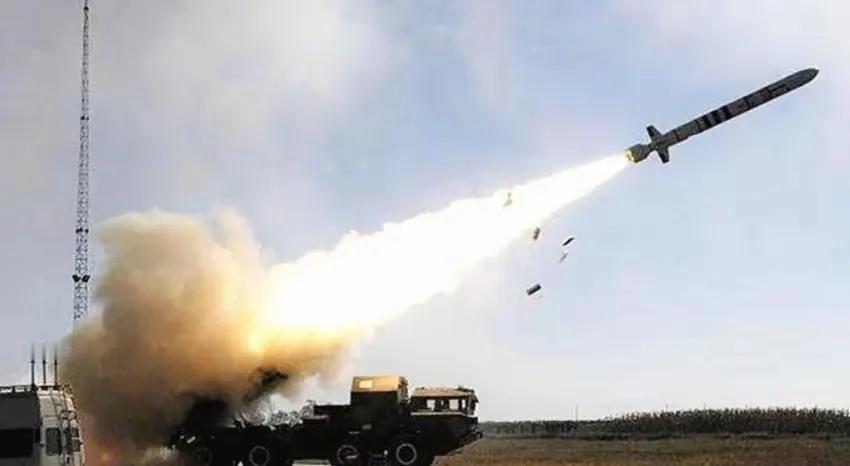 一列从罗马尼亚出发，满载西方武器装备的专列，正向乌克兰境内驶来。这一切早已被俄罗