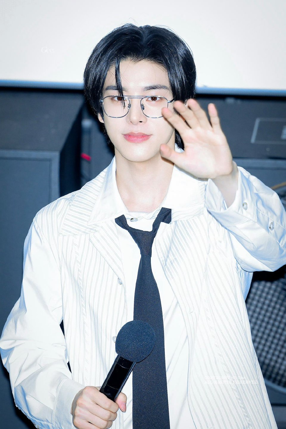 沈载伦 沈载伦好适合带眼镜，对眼镜男毫无抵抗力