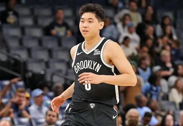 小崔梦碎NBA让人遗憾

看到蓝网队裁掉崔永熙的消息，并不是很意外，因为小崔一受