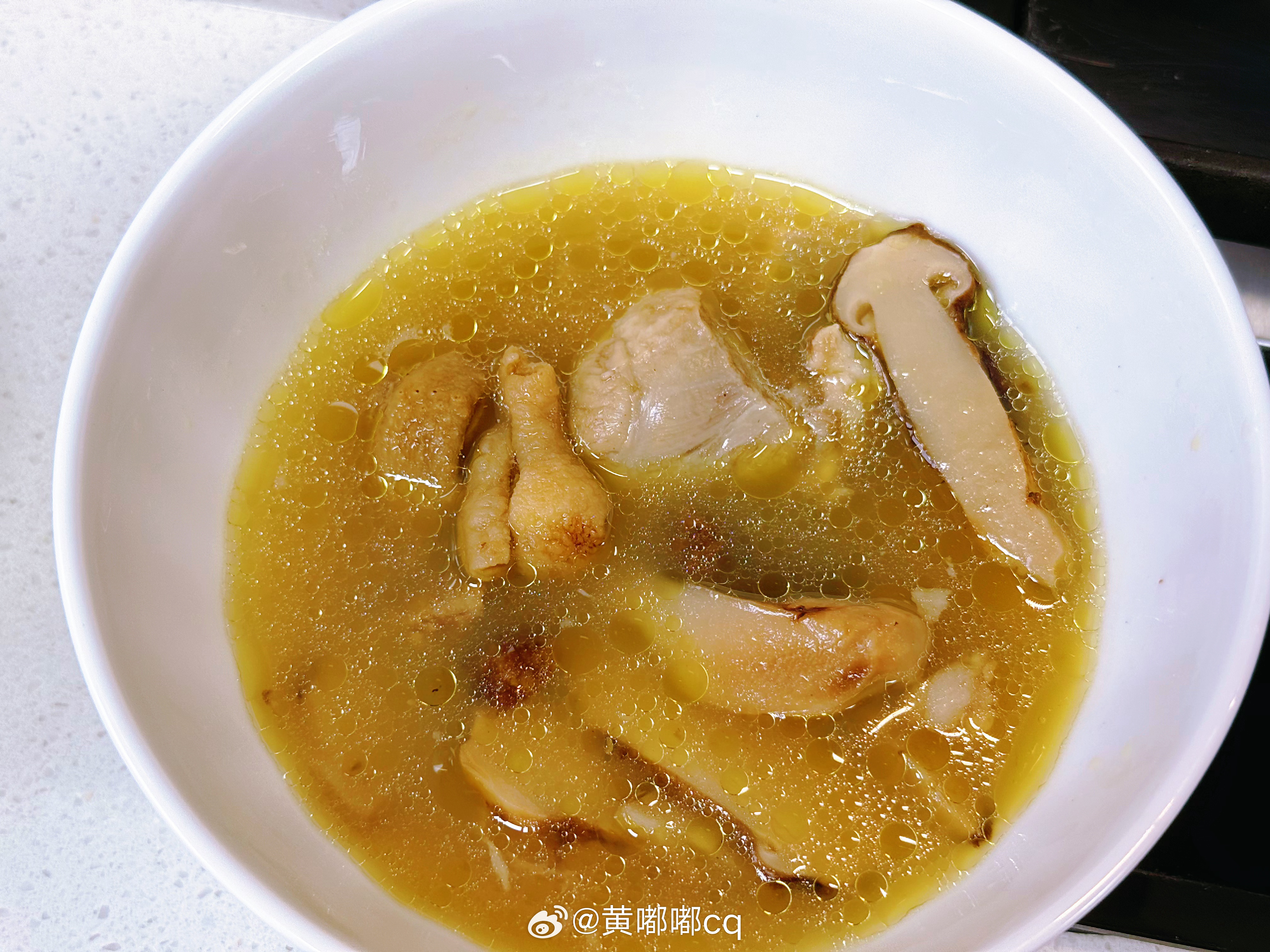 早饭午饭麦当劳（老三昨天要求的）晚饭吃番茄牛腩汤~今天看鸡腿不错，搞了几个卤来吃