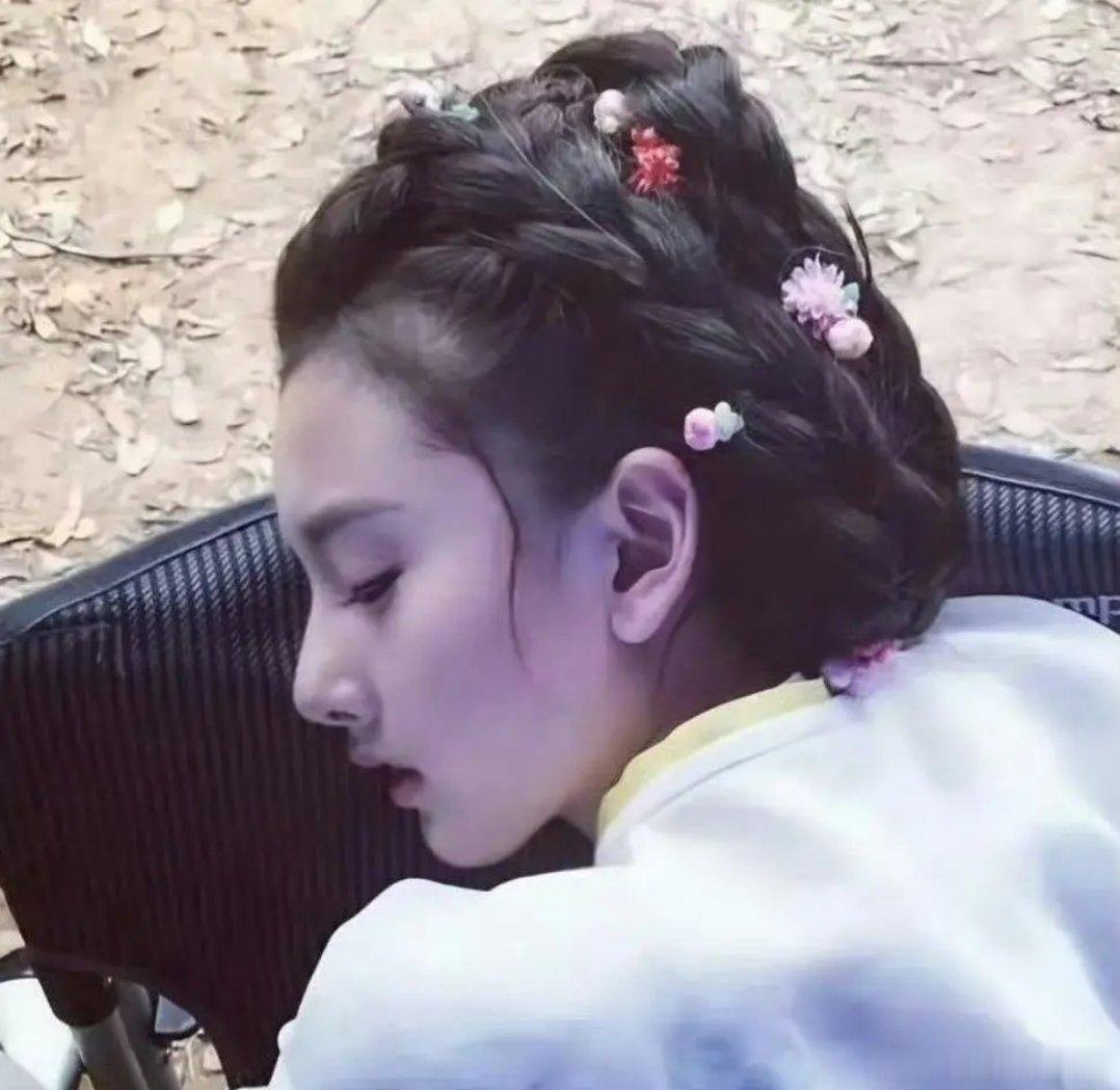 小乔第一场路透就出圈 宋祖儿侧脸功不可没 