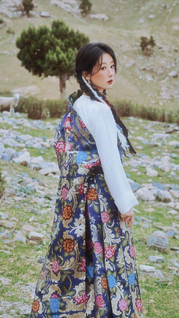 杨紫玉兰花开君再来 💜杨紫董竹君 我不是一个温柔的人，但是我为了你，可以做尽温