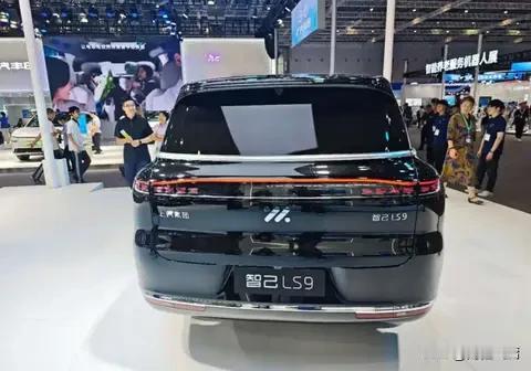 买“9系”为啥更看好智己LS9？好开无焦虑才是旗舰底气
 
高端大六座“9系”S