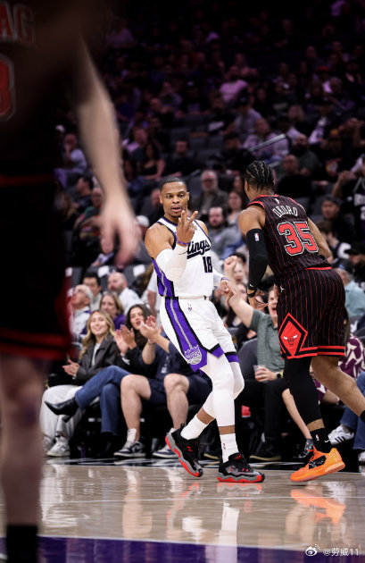 半场结束，缺了德罗赞拉文萨博尼斯莫里亨特卡德威尔一阵的国王，威少仍然带队65-5