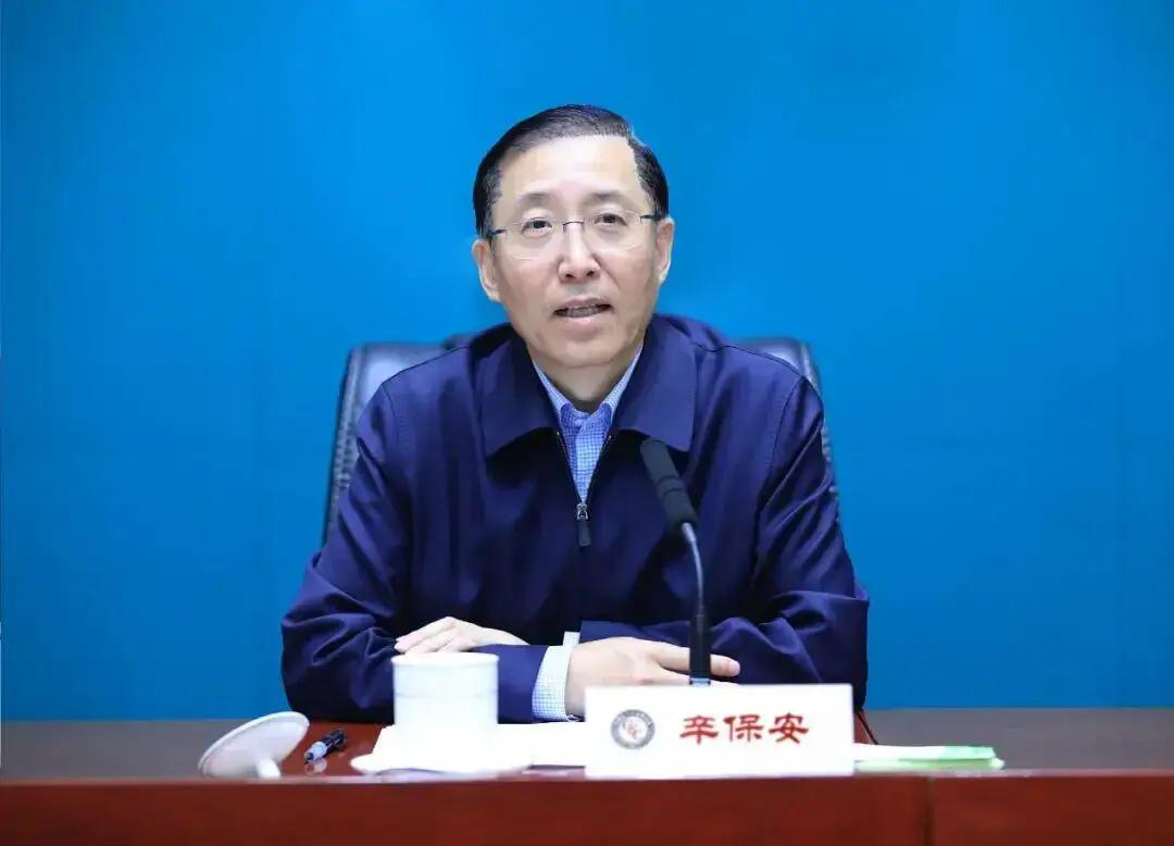 7月的最后一天，中纪委接连两记重拳，打落两名“能源虎”，分别是国家电网原董事长辛