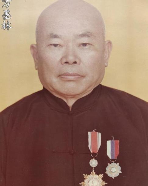 1940 年 12 月 21 日，杜月笙的头号大管家万墨林，在金门大酒店门口被四