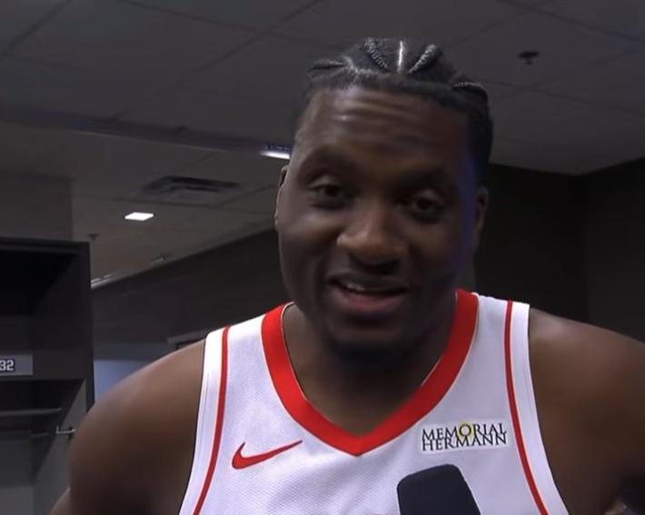 卡佩拉本赛季场均出场时间为11.8分钟

亚当斯受伤后的6场比赛，卡佩拉平均上场