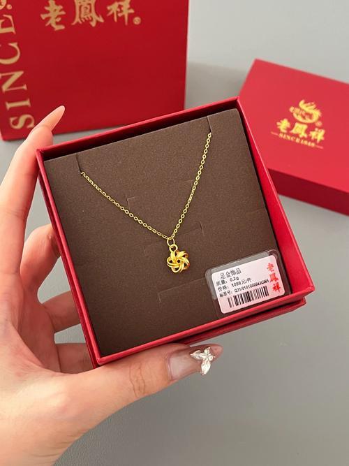 戏精上线！浙江女子“怀疑”男友偷吊坠，男友无奈报警，结局却让人笑出腹肌！


话