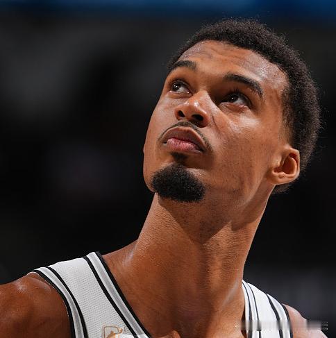 又是你？2米24的文班亚马，怎么成了全联盟的“盖帽背景板”！

今日NBA常规赛