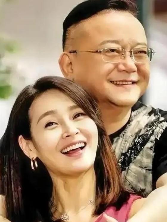 1996年10月，48岁的王刚娶了36岁的成方圆，有一次，王刚醉酒后对成方圆说：