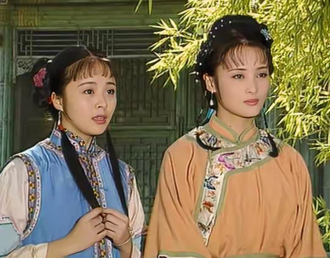 同样是演丫鬟小姐，以前一看就知道谁是主谁是仆，现在全靠猜 ​​​