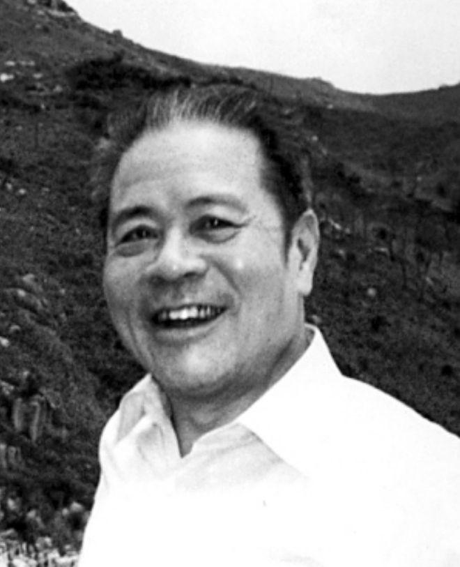 党组织给了他1000美元，让他去做生意，做什么不管，但是，组织什么时候要钱都得给