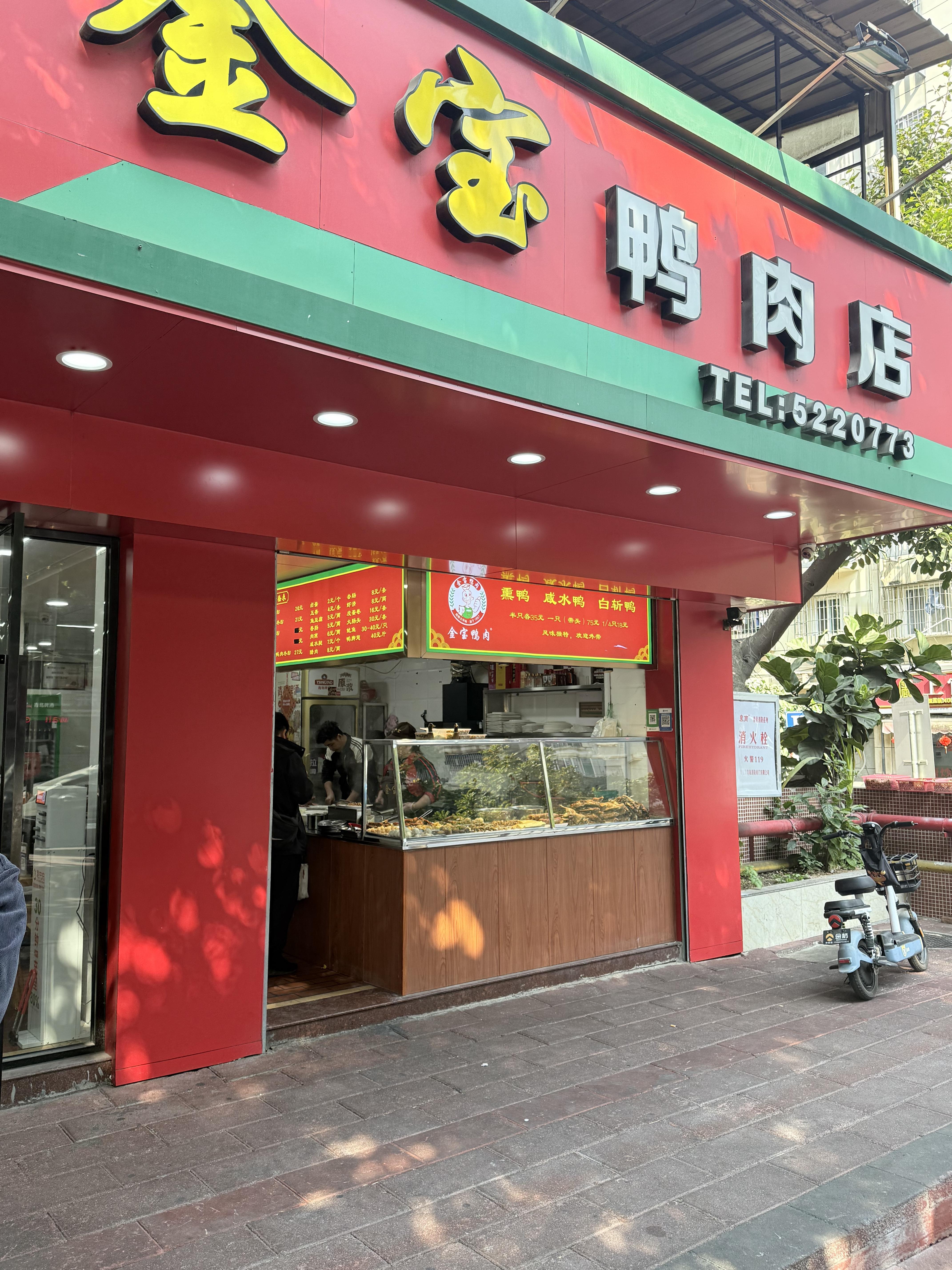 回厦门的第一顿，店员看我们拿着相机拍摄很激动，一定让我拍拍图九，你说多好吃也没有