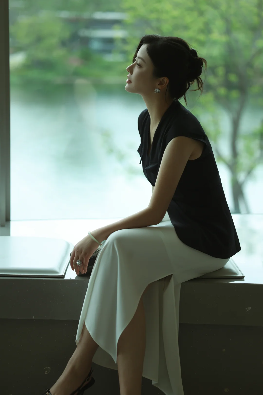 美术馆黑白穿搭🎹在妈妈身份之外，我仍是我