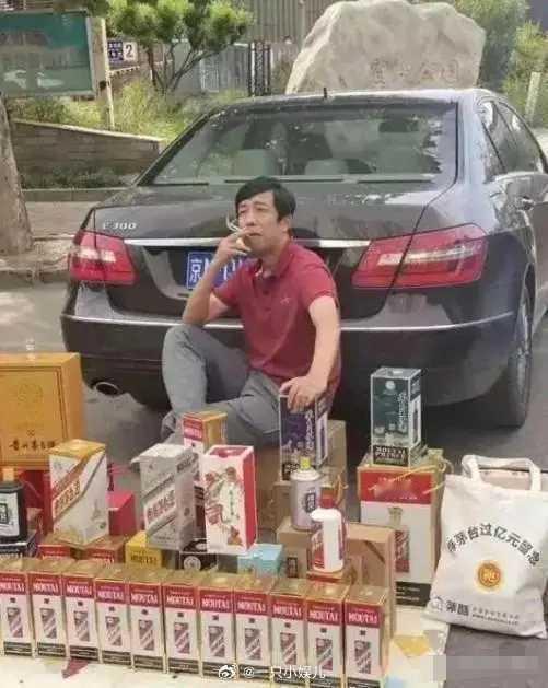 大哥都这么有钱了为啥还出来摆摊？ ​​​