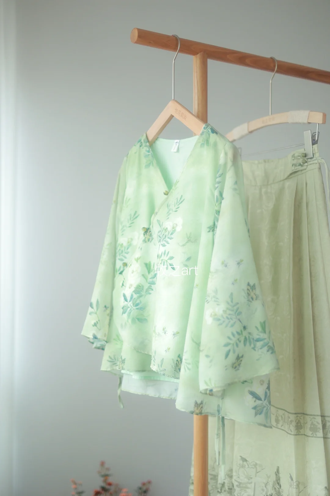 人有静气，便无俗情