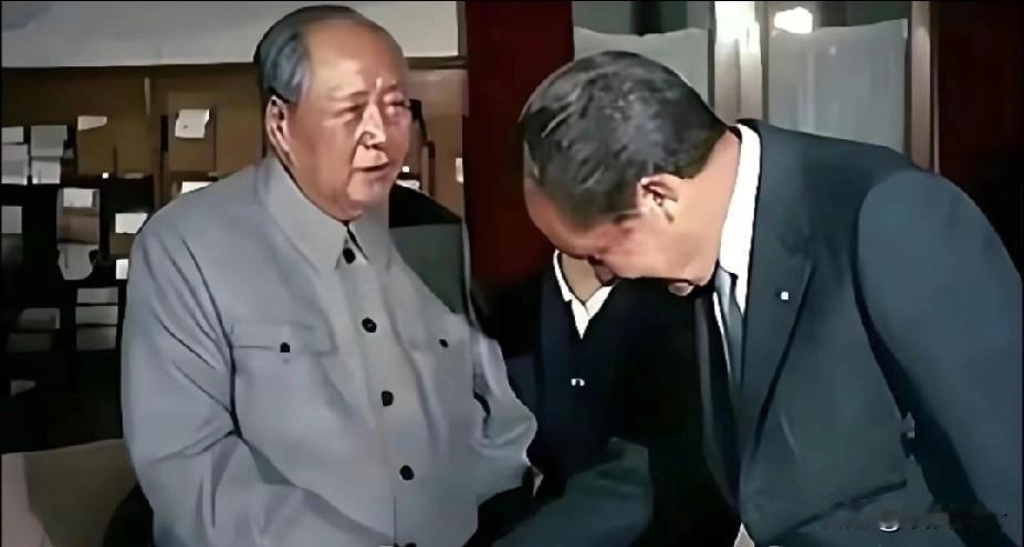 章含之日记揭秘：毛主席外交从不用唇枪舌剑真高明
 
毛主席会见外国元首，从来不跟