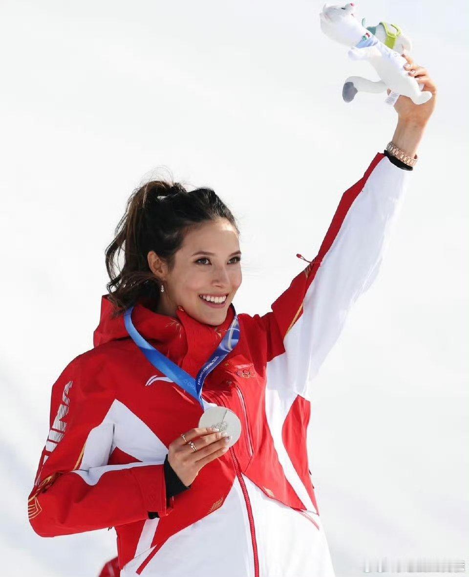 谷爱凌最棒的一次坡面障碍技巧滑行谷爱凌真的既开心又骄傲 谷爱凌有史以来最棒的一次